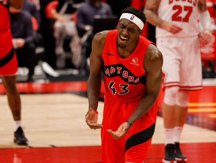 Penyerang Toronto Raptors Pascal Siakam (43) bereaksi setelah melakukan pelanggaran (REUTERS/Nathan Ray Seebeck) Penyerang Toronto Raptors Pascal Siakam (43) bereaksi setelah melakukan pelanggaran