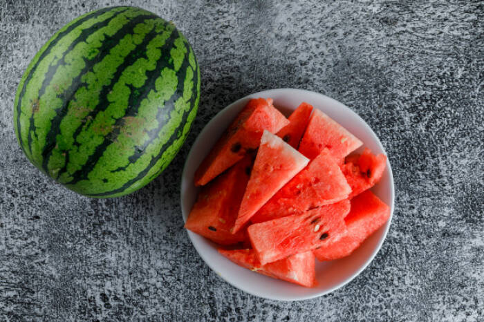 Tips puasa sehat perbanyak serat dan protein (photo/freepik/8photo) tips sahur agar tidak lapar saat puasa