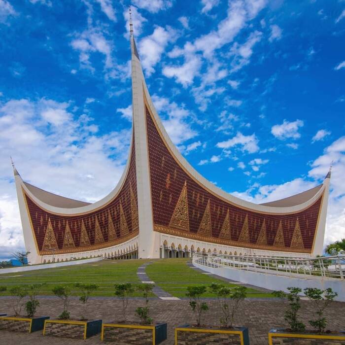 Masjid Raya Sumatera Barat (photo/instagram/@pegi_pegi) masjid unik