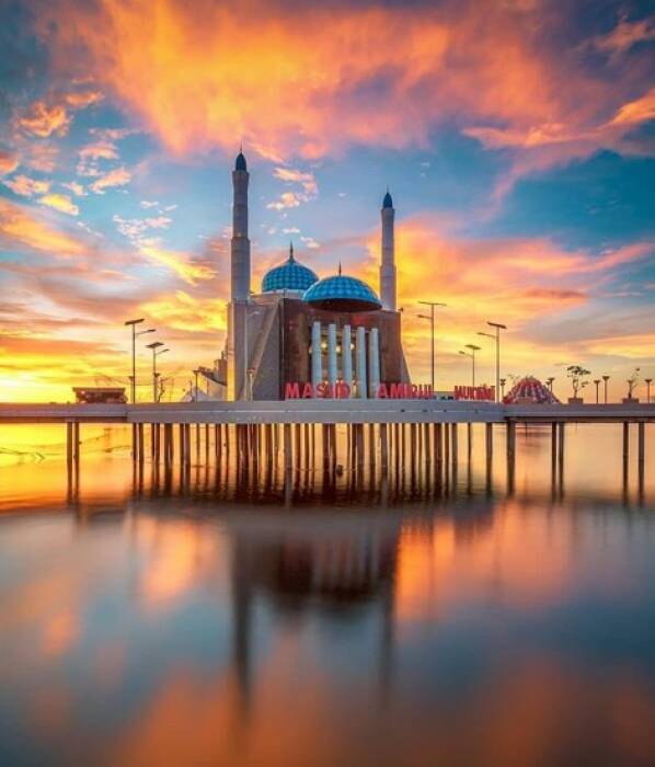 Masjid Amirul Mukminin (photo/tripjalanjalan) masjid indonesia