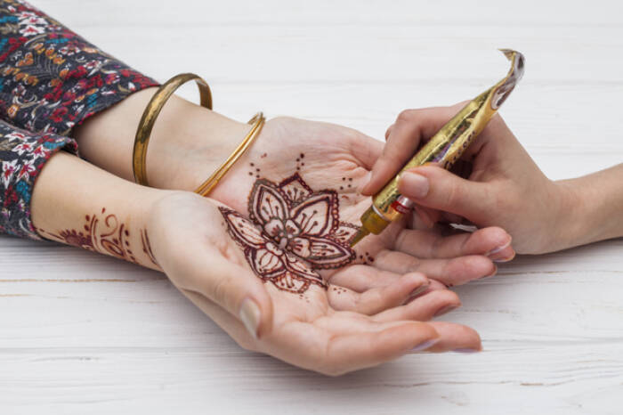 Ilustrasi hena (photo/freepik) perawatan ala istri nabi