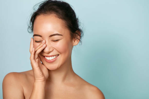 Ilustrasi teknik tersenyum fish freenzy (photo/istock/puhhha0 cara mudah memancungkan hidung