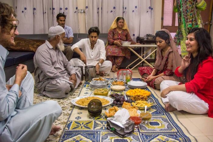 Ilustrasi acara bukber di rumah (photo/pintukabah) buka bersama