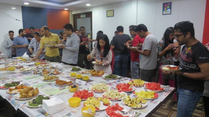 Ilustrasi buka bersama di kantor (photo/glassdoor) konsep kegiatan buka bersama