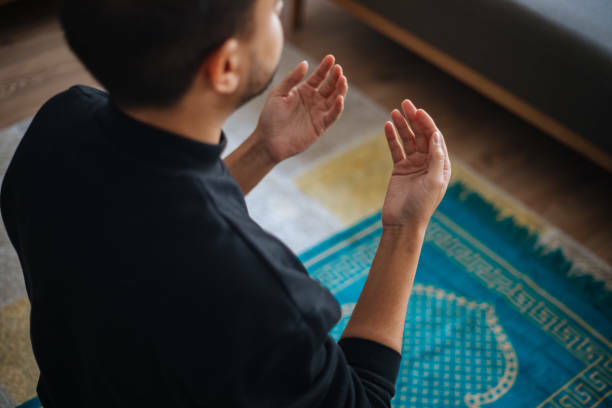 Ilustrasi membaca doa agar tidak malas beribadah (photo/istock/agrobacter) doa agar tidak malas beribadah