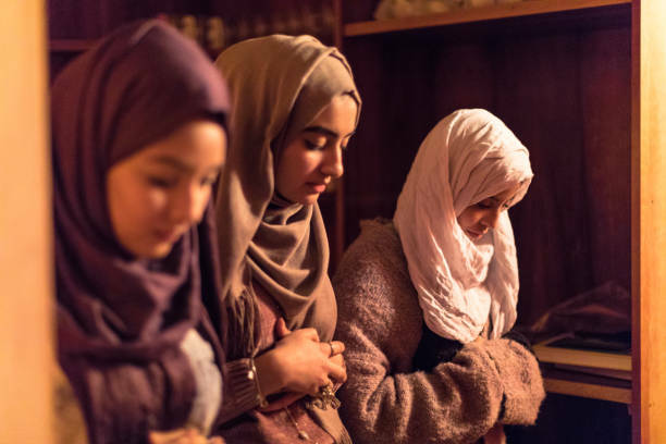 Ilustrasi teman yang saleh (photo/istock/LeoPatrizi) cara mengatasi malas sholat 5 waktu