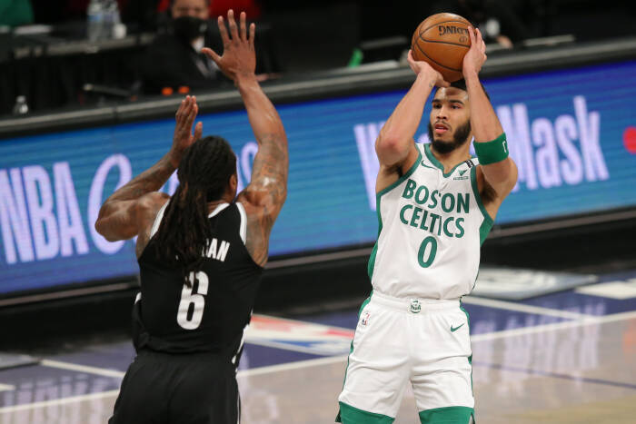 Small forward Boston Celtics Jayson Tatum (0) melakukan tembakan (REUTERS/Brad Penner) Small forward Boston Celtics Jayson Tatum (0) melakukan tembakan