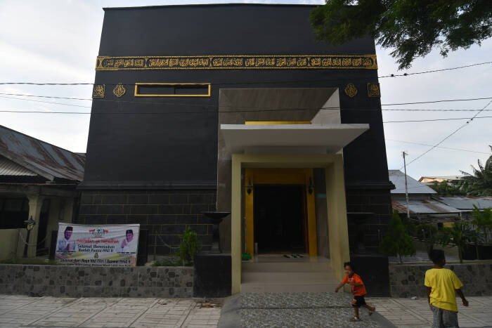 ANTARA FOTO/Mohamad Hamzah Masjid Baiturrahim yang berarsitektur Kabah