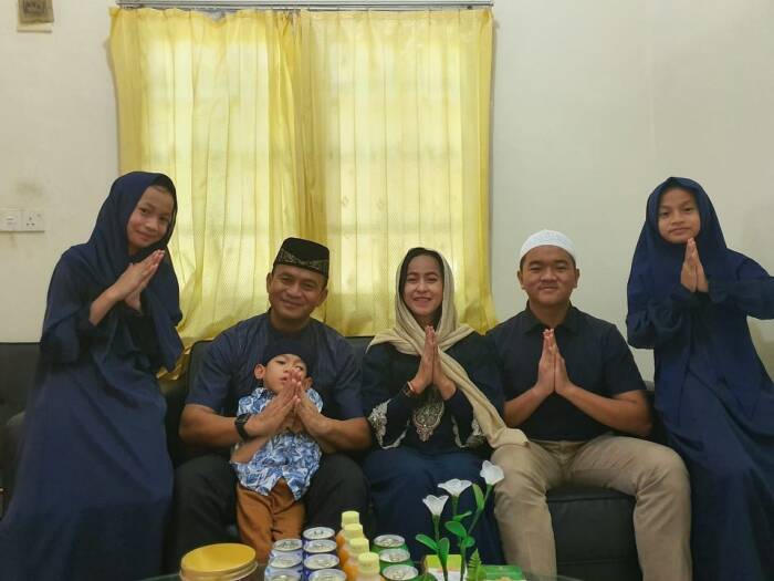 Kolonel Harry Setiawan bersama istri dan empat anaknya (Instagram/harrysetyawan43) Kolonel Harry Setiawan bersama istri dan empat anaknya