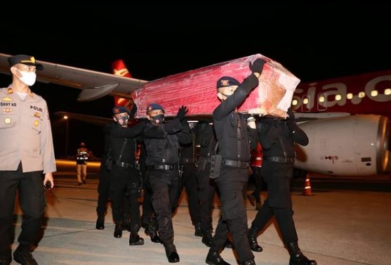 Jenazah adik Gubernur Edy Rahmayadi, Zulfikar Tarius saat tiba di Bandara. / instagram @edy_rahmayadi. Jenazah adik Gubernur Edy Rahmayadi, Zulfikar Tarius saat tiba di Bandara. / instagram @edy_rahmayadi.