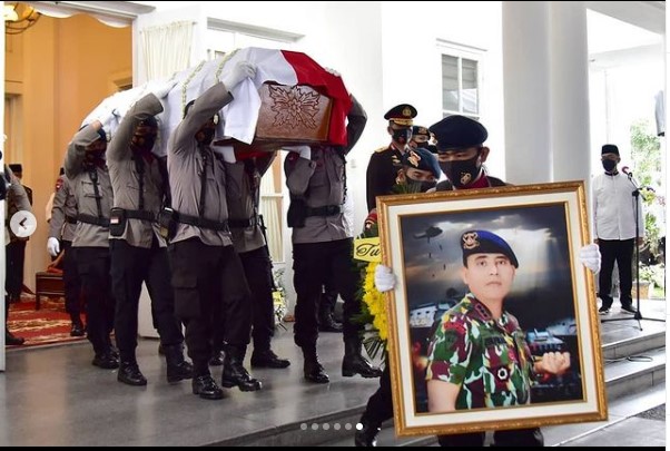 Prosesi antar jenazah adik kandung Gubernur Sumut Edy Rahmayadi, Kombes Pol Zulfikar Tarius. / instagram edy_rahmayadi