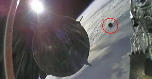 (Photo/SpaceX) pesawat luar angkasa