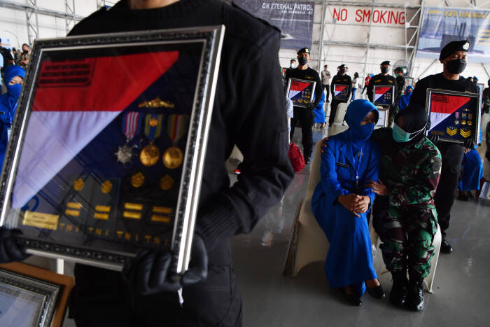 ANTARA FOTO/Zabur Karuru Penganugerahan tanda kehormatan dan kenaikan pangkat luar biasa prajurit KRI Nanggala-402