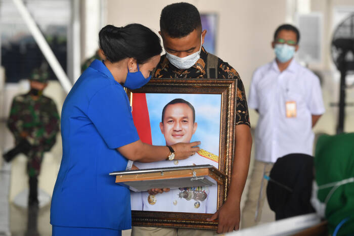 ANTARA FOTO/Zabur Karuru Penganugerahan tanda kehormatan dan kenaikan pangkat luar biasa prajurit KRI Nanggala-402