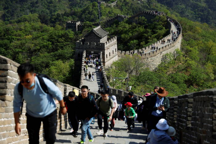 Tembok besar china dipadati pengunjung (REUTERS/Carlos Garcia Rawlins) Tembok besar china dipadati pengunjung