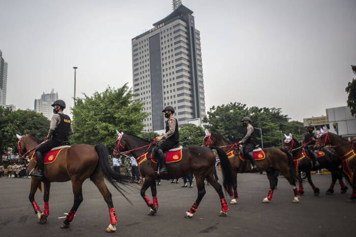 Personel Detasemen Turangga (Polisi Berkuda) mengikuti apel Gelar Pasukan Operasi Ketupat Jaya 2021 (ANTARA FOTO/Aprillio Akbar) Personel Detasemen Turangga (Polisi Berkuda) mengikuti apel Gelar Pasukan Operasi Ketupat Jaya 2021