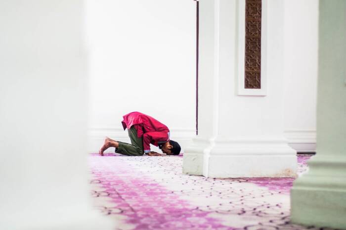Tobat menghapus dosa (photo/unsplash/@under_afiq) menghapus dosa
