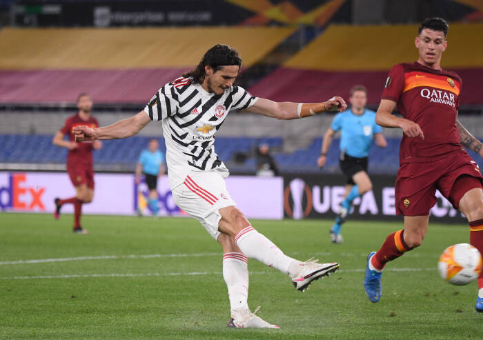 Edinson Cavani dari Manchester United menembak ke gawang (REUTERS/Alberto Lingria) Edinson Cavani dari Manchester United menembak ke gawang