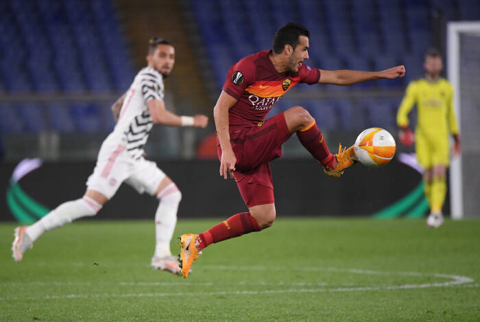 Pedro dari AS Roma beraksi (REUTERS/Alberto Lingria) Pedro dari AS Roma beraksi