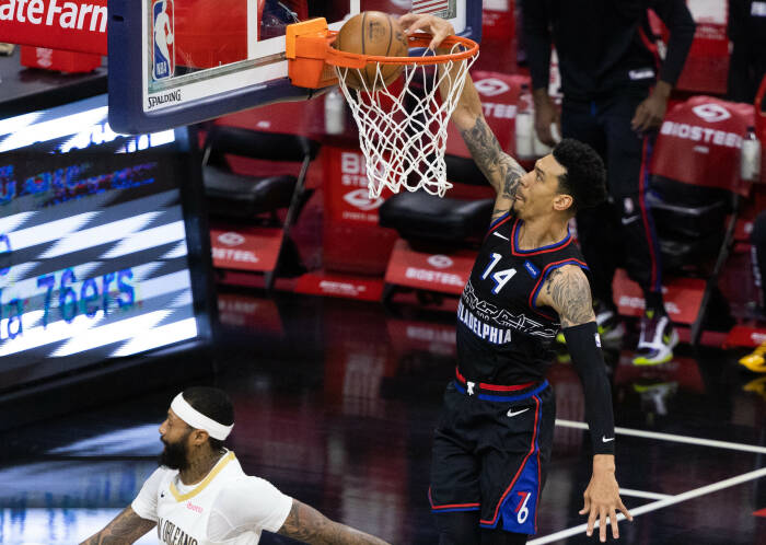 Penyerang Philadelphia 76ers Danny Green (14) melakukan dunks (REUTERS/Bill Streicher) Penyerang Philadelphia 76ers Danny Green (14) melakukan dunks