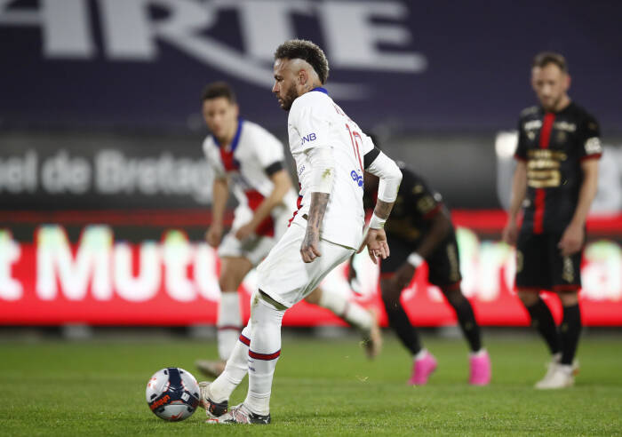 Neymar asuhan Paris St Germain mencetak gol pertama mereka dari titik penalti (REUTERS/Stephane Mahe) Neymar asuhan Paris St Germain mencetak gol pertama mereka dari titik penalti