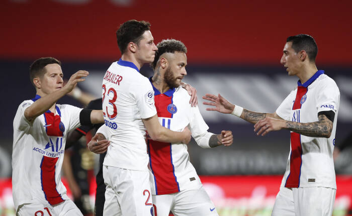 Neymar dari Paris St Germain merayakan mencetak gol pertama mereka dengan rekan satu tim (REUTERS/Stephane Mahe) Neymar dari Paris St Germain merayakan mencetak gol pertama mereka dengan rekan satu tim