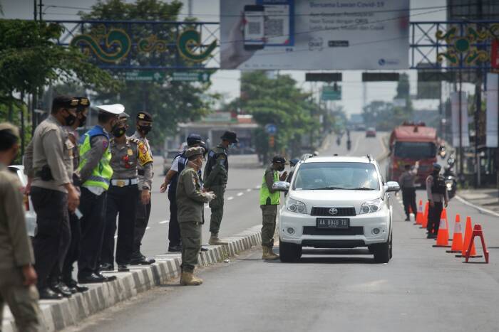 ANTARA FOTO/Andreas Fitri Atmoko penyekatan larangan mudik lebaran 2021 di perbatasan Daerah Istimewa Yogyakarta (DIY)-Jateng