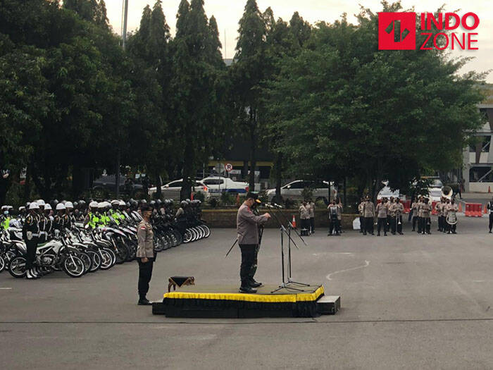 Apel gelar pasukan patroli skala besar malam takbiran di Mapolda Metro Jaya, Jakarta. (INDOZONE/Samsudhuha Wildansyah) Apel, Polda Metro Jaya, Takbiran