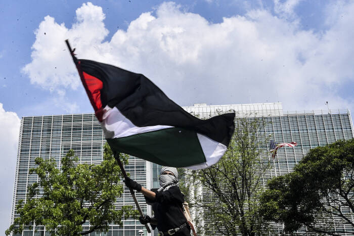ANTARA FOTO/Muhammad Adimaja aksi solidaritas dukung Palestina