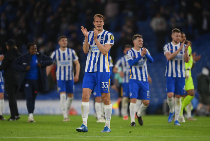 Dan Burn dari Brighton & Hove Albion merayakannya setelah pertandingan (REUTERS/Mike Hewitt) Dan Burn dari Brighton & Hove Albion merayakannya setelah pertandingan