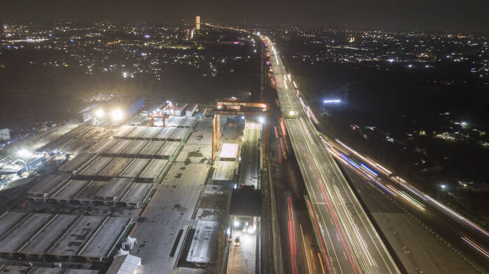 ANTARA FOTO/ Fakhri Hermansyah Foto udara pembangunan proyek konstruksi jalur Kereta Cepat Jakarta-Bandung di Cikarang