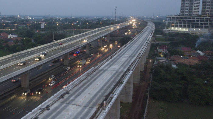 ANTARA FOTO/ Fakhri Hermansyah Foto udara pembangunan proyek konstruksi jalur Kereta Cepat Jakarta-Bandung di Cikarang