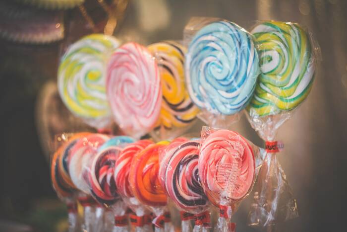 Makanan manis penyebab gigi kuning (photo/unsplash/@markusspiske0 makanan penyebab gigi kuning