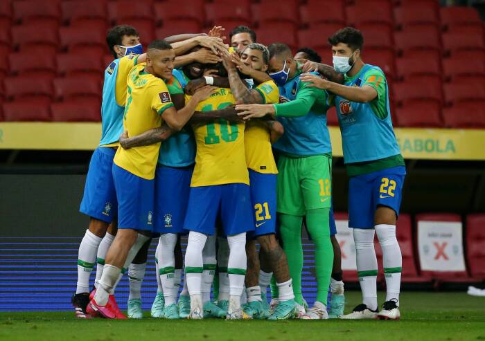 Para pemain Brasil merayakan setelah pertandingan (REUTERS/Diego Vara) Para pemain Brasil merayakan setelah pertandingan