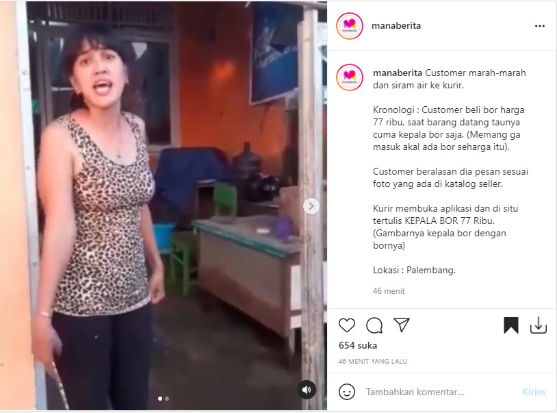 Cuplikan video viral customer yang marah dan siram kurir dengan air. (photo/Instagram) Cuplikan video viral customer yang marah dan siram kurir dengan air. (photo/Instagram)