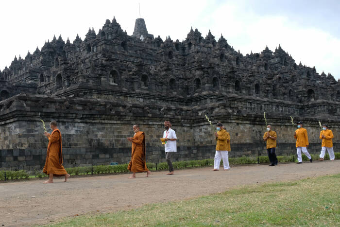 ANTARA FOTO/Anis Efizudin UPACARA UPOSATHA MANDALA PUJA