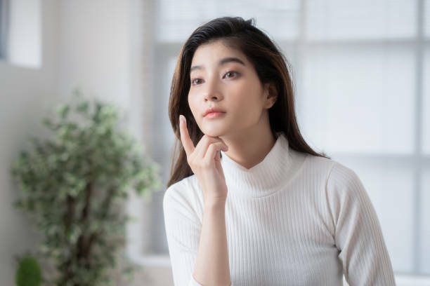 Menggunakan pelembap cara membuat wajah glowing (photo/istock/torwai) cara membuat wajah glowing