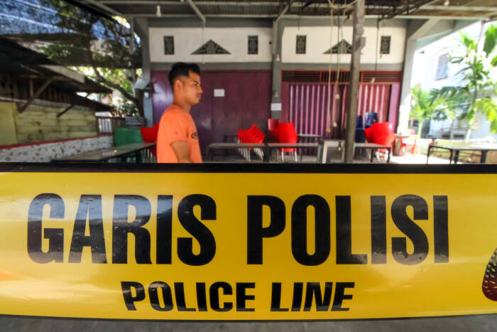ANTARA FOTO/Rahmad PENYEGELAN CAFE PELANGGAR PROKES COVID-19