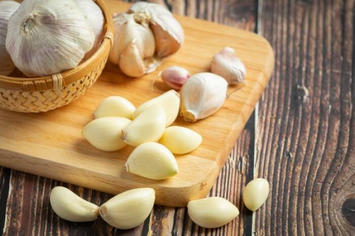 Bawang putih obat alami darah tinggi (photo/freepik/jcomp) obat alami darah tinggi