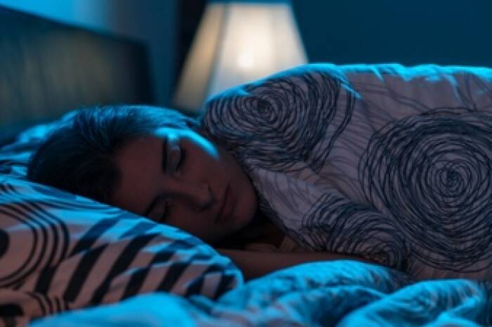 Tidur yang cukup merupakan cara meningkatkan daya tahan tubuh (photo/freepik/dimonka) cara meningkatkan daya tahan tubuh