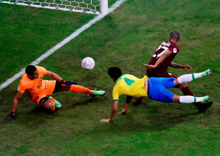 Marquinhos dari Brasil mencetak gol pertama mereka (REUTERS/Ueslei Marcelino) Marquinhos dari Brasil mencetak gol pertama mereka