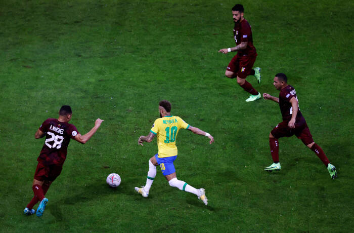 Neymar dari Brasil beraksi (REUTERS/Ueslei Marcelino) Neymar Brasil beraksi Brazil