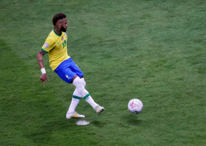 Neymar dari Brasil mencetak gol kedua mereka dari titik penalti (REUTERS/Ueslei Marcelino) Neymar dari Brasil mencetak gol kedua mereka dari titik penalti