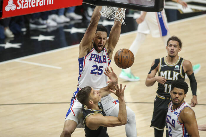 Guard Philadelphia 76ers Ben Simmons (25) dunks (REUTERS/Brett Davis) Guard Philadelphia 76ers Ben Simmons (25) dunks