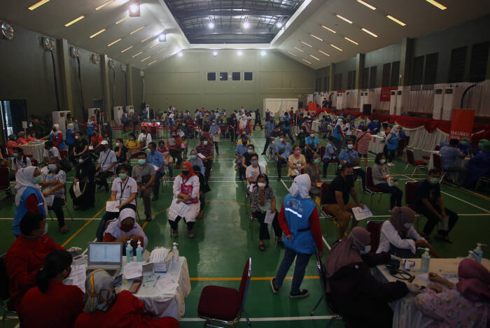 ANTARA FOTO/Muhammad Iqbal VAKSINASI MASSAL KOTA TANGERANG SELATAN