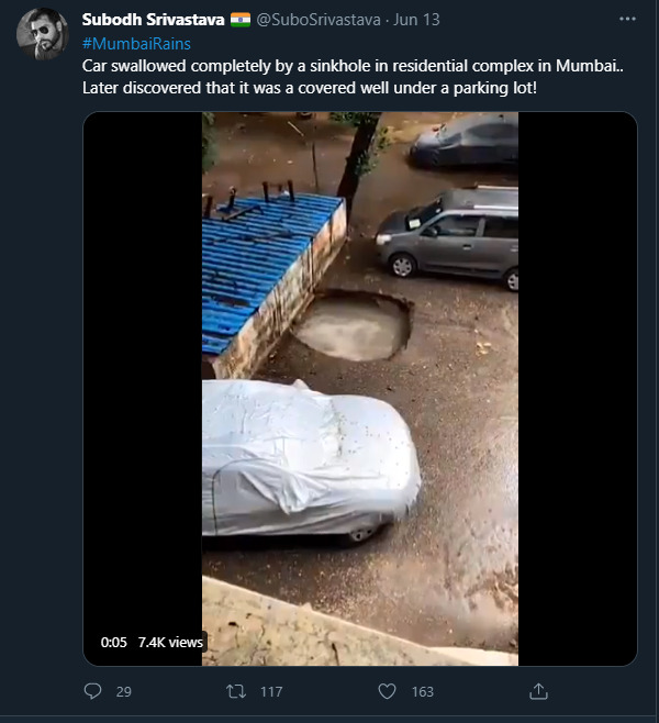 Cuplikan video viral mobil nyungsep ke dalam sinkhole di india. (photo/Twitter) Cuplikan video viral mobil nyungsep ke dalam sinkhole di india. (photo/Twitter)