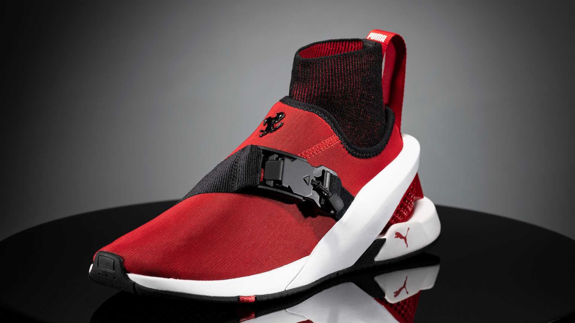 Tampilan sepati Puma x Ferrari ION F yang terinspirasi dari Ferrari SF90 Stradale (photo/Puma) Tampilan sepati Puma x Ferrari ION F yang terinspirasi dari Ferrari SF90 Stradale