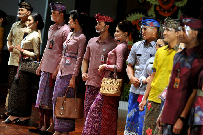 ANTARA FOTO/Fikri Yusuf KREASI BUSANA TEKSTIL TRADISIONAL BALI