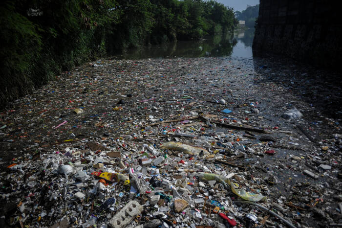ANTARA FOTO/Raisan Al Farisi SAMPAH DI SUNGAI CITARUM
