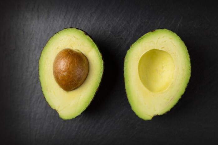 Alpukat untuk menghaluskan wajah kasar dan kering (photo/pixabay/FoodieFactor) cara menghaluskan wajah yang kasar dan kering